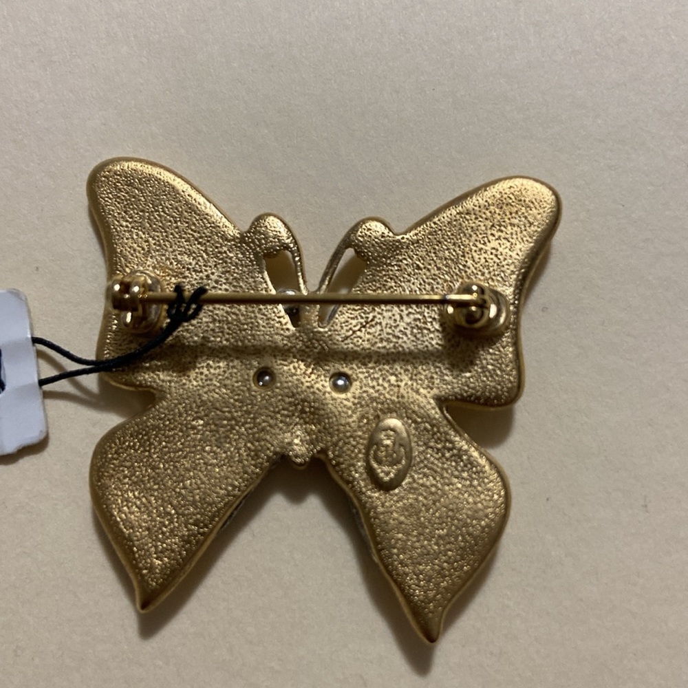 Butterfly metal brooch - Picture 6 of 8